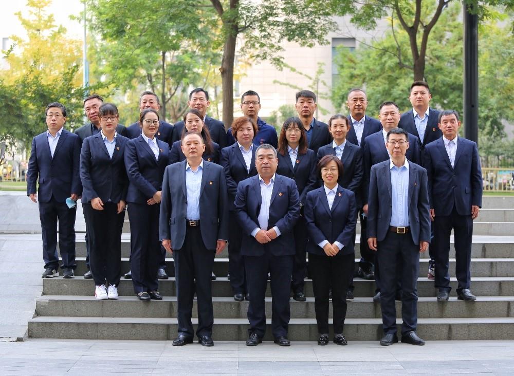多元團隊凝合力，同舟共濟揚帆起